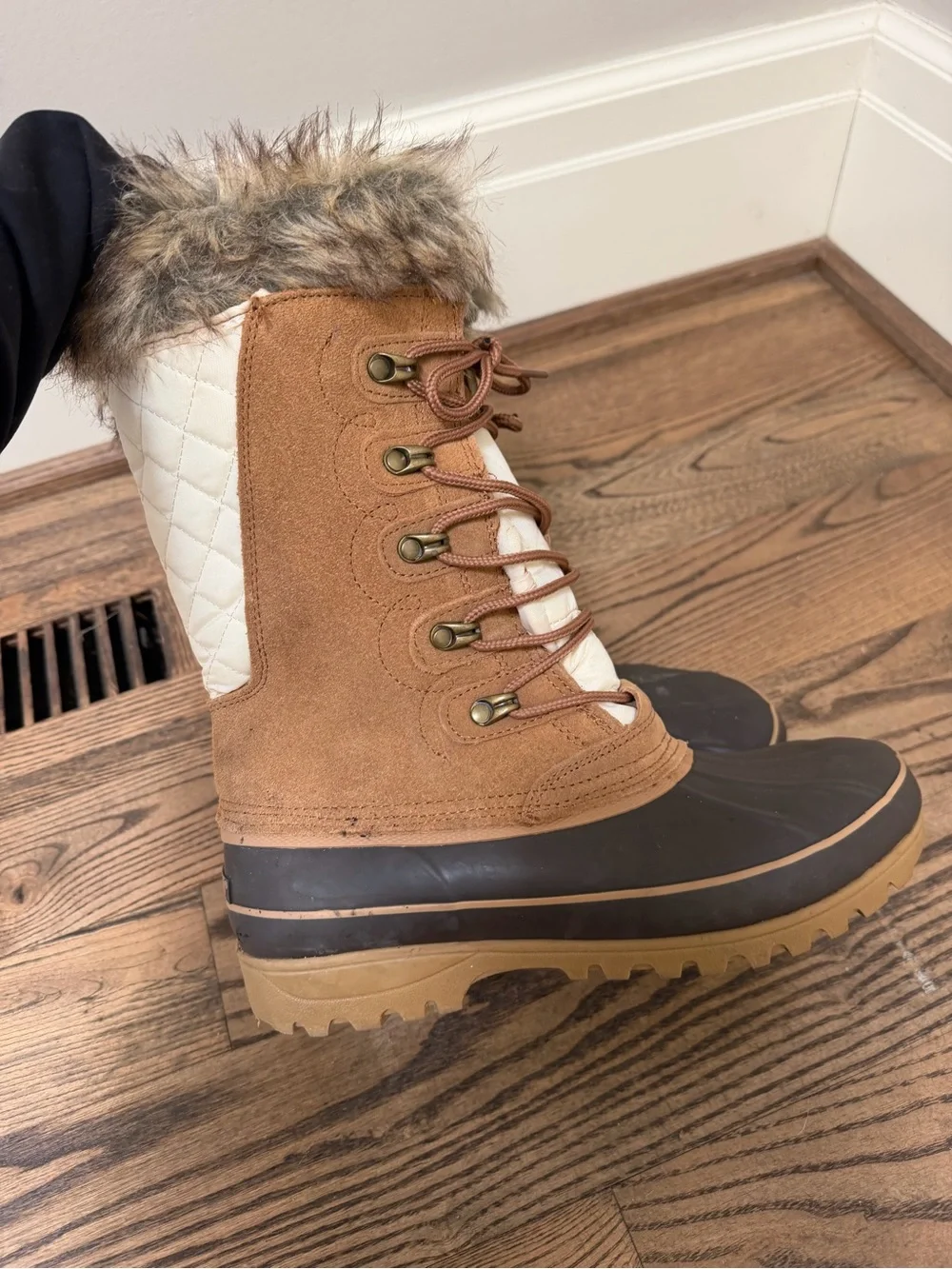 Khombu Brown Tan Quilted Faux-Fur Winter Boots Women’s Size 8